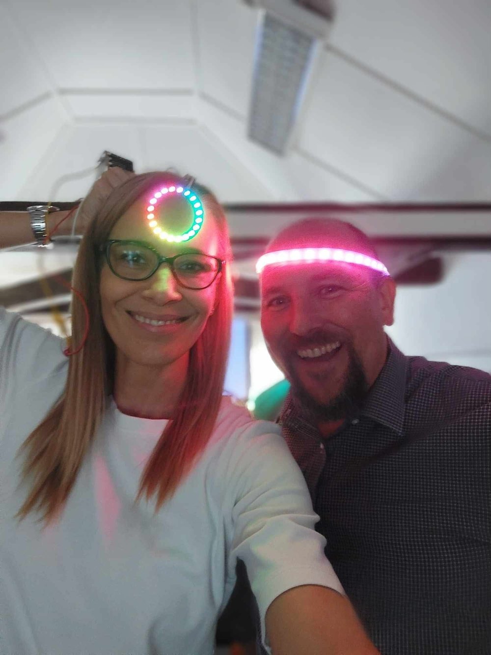 Czoch Andras es Varga Alexa, a Maker Muhely Vac alapitoi